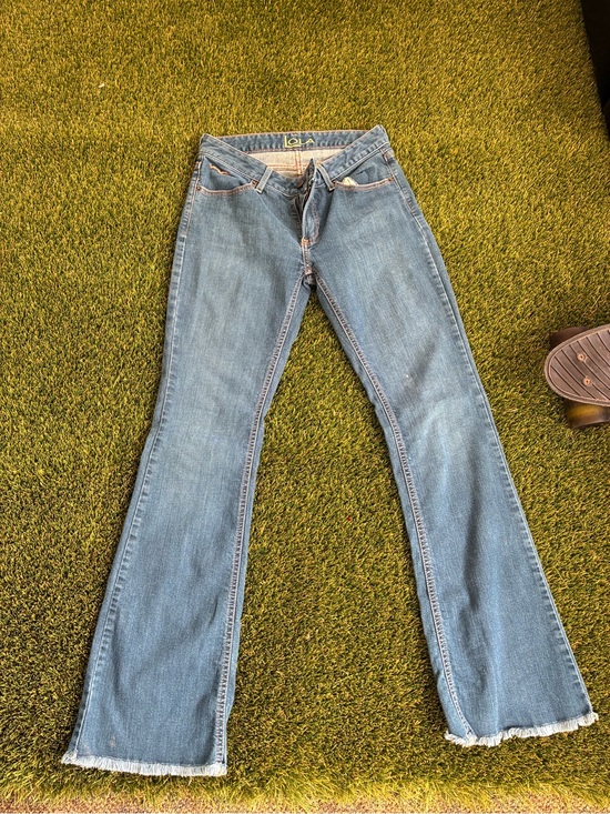 Kimes Ranch Denim - lola Women’s Light Blue Flared Jeans with Frayed Hem